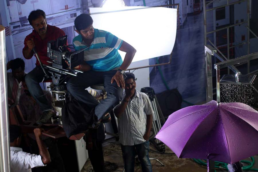 ছ’বছর ধরে ‘বাহুবলী’ ওয়েব সিরিজ়ের শুটিং চলছে। কিন্তু এখনও তা মুক্তির মুখ দেখেনি। শুধু তাই নয়, মাঝপথে শুটিংয়ের কাজ বন্ধ করে আবার গোড়া থেকে সব শুরু করতে হচ্ছে বলে নির্মাতাদের দাবি।