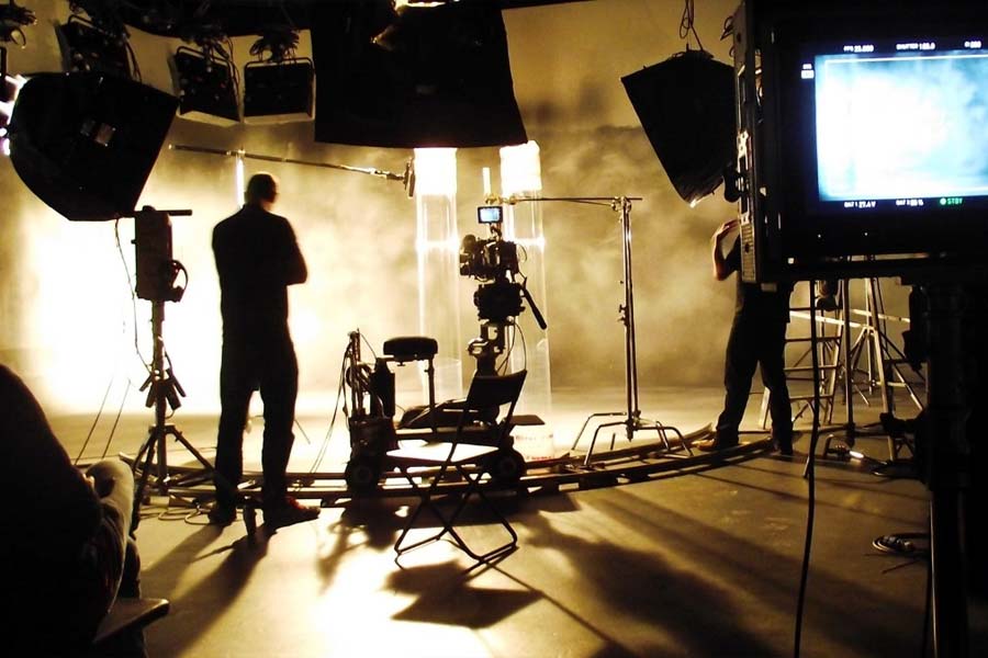 ৩০০ কোটি টাকা খরচ করে ভারতের ‘সবচেয়ে দামি’ ওয়েব সিরিজ়ের তকমা পেলেও তার শুটিং এখনও পাকাপাকি ভাবে শুরুই হয়নি। আদৌ এই সিরিজ়টি ওটিটি প্ল্যাটফর্মে মুক্তি পাবে নাকি তা বাতিলের তালিকায় নাম লেখাবে সে বিষয়ে এখনও কিছু জানানো হয়নি।