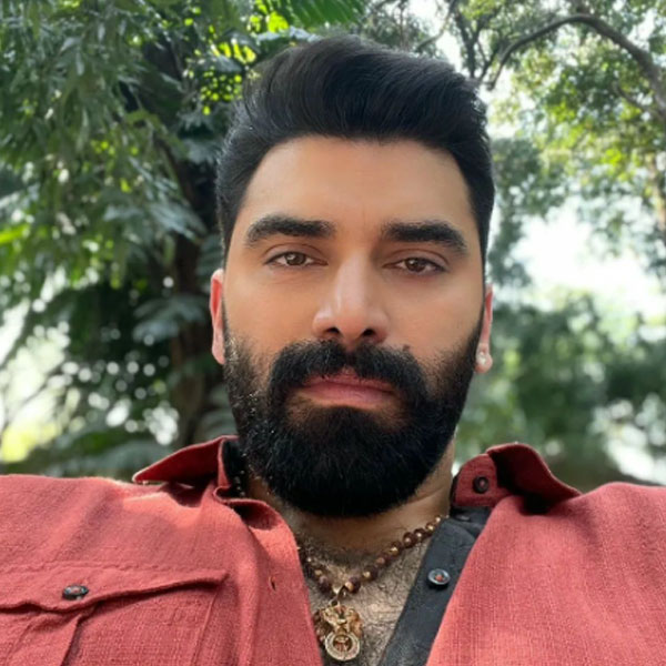 ‘দবং ২’ ছবিতে পার্শ্বচরিত্রে অভিনয় করলেও ‘রেডি’ ছবিতে খলনায়কের চরিত্রে অভিনয় করেন নিকিতিন। সলমনের বিপরীতে নায়ক-খলনায়কের যুগলবন্দি পছন্দ হয় দর্শকের।