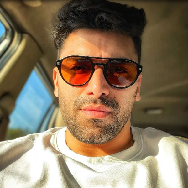 বলিপাড়ার অন্য এক খানের ছবিতেও খলনায়কের চরিত্রে অভিনয় করেন নিকিতিন। ২০১৩ সালে মুক্তিপ্রাপ্ত ‘চেন্নাই এক্সপ্রেস’ ছবিতে খলনায়কের ভূমিকায় দেখা যায় নিকিতিনকে। শাহরুখ খান এবং দীপিকা পাড়ুকোন অভিনীত এই ছবিতে অভিনয় করেও প্রশংসা কুড়োন নিকিতিন।