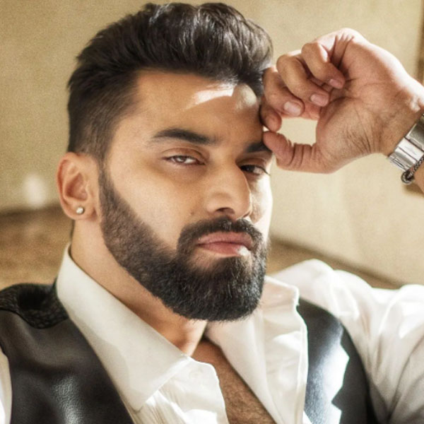 ২০১৫ সালে ‘কাঞ্চে’ নামের তেলুগু ছবিতে অভিনয় করে দক্ষিণী ফিল্মজগতে আত্মপ্রকাশ করেন নিকিতিন। ‘হাউসফুল ৩’, ‘ফ্রিকি আলি’, ‘শেরশাহ’, ‘সূর্যবংশী’ এবং ‘অন্তিম: দ্য ফাইনাল ট্রুথ’ নামের হিন্দি ছবিতে অভিনয় করেন তিনি।