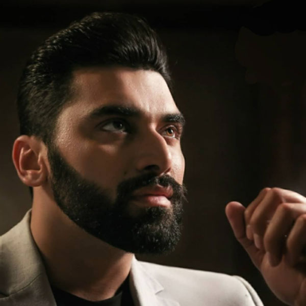 বর্তমানে স্ত্রী এবং কন্যাকে নিয়ে মুম্বইয়ে থাকেন নিকিতিন। সমাজমাধ্যমে অভিনেতার ভক্তের সংখ্যাও নজরে পড়ার মতো। ইতিমধ্যেই ইনস্টাগ্রামে তাঁর অনুরাগীর সংখ্যা তিন লক্ষের গণ্ডি পার করে ফেলেছে।