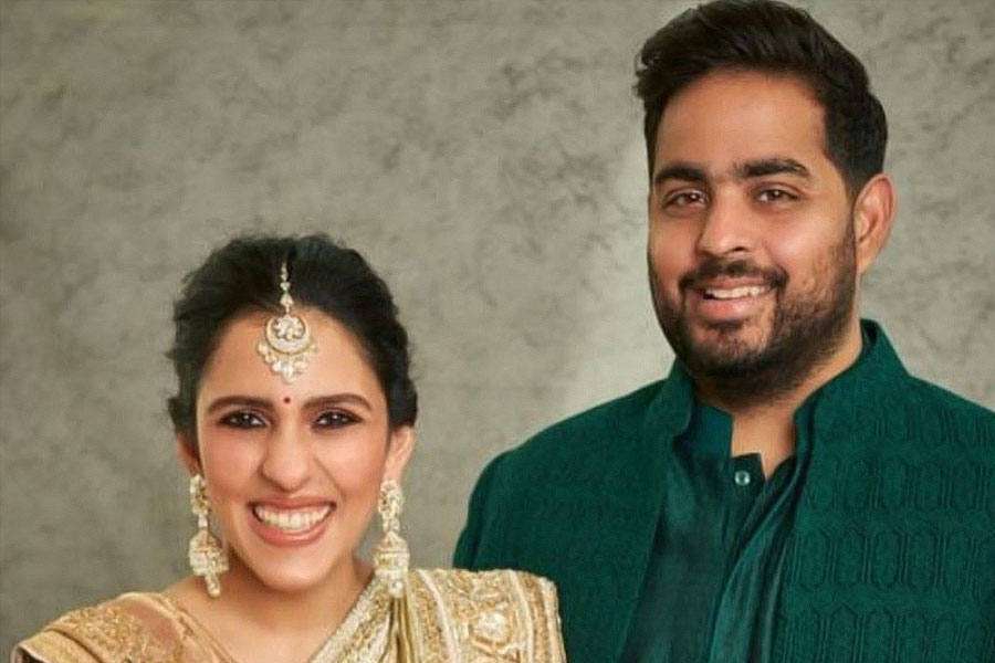 image of akash ambani and shloka 