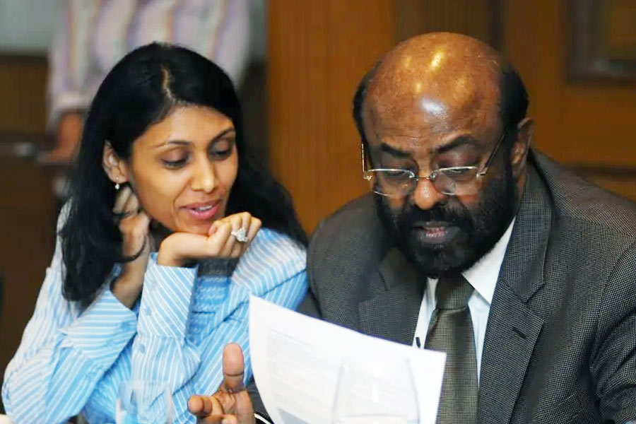image of shiv nadar 