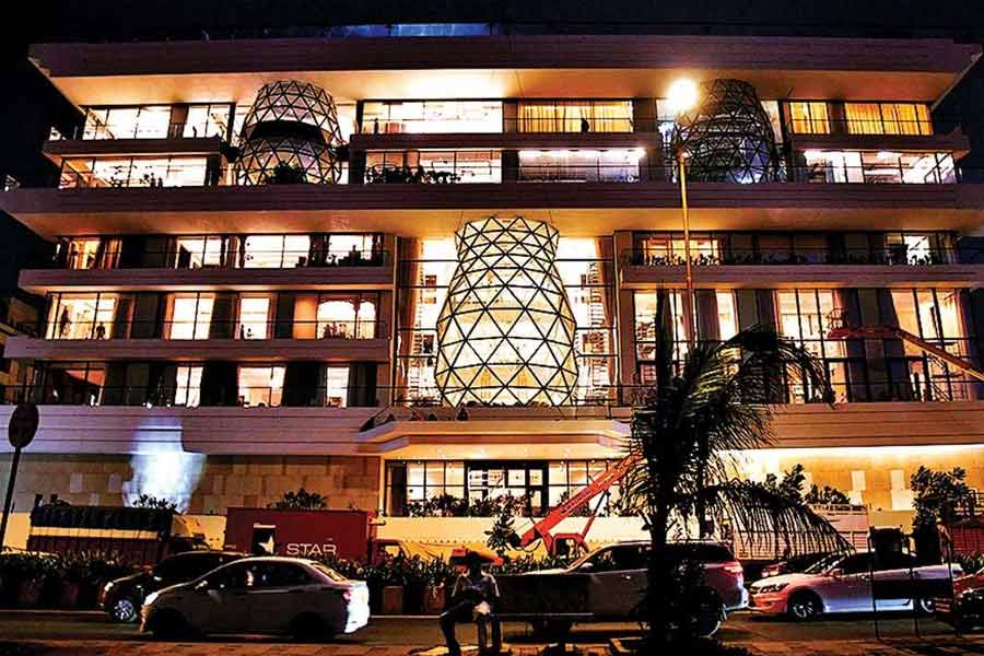 মুম্বইয়ে সেই বাড়ির দাম ৪৫০ কোটি টাকা। নাম ‘গুলিতা’। মুকেশ এবং নীতার ঠিকানা অ্যান্টিলিয়ার খুব কাছেই রয়েছে সেই বিশাল বাংলো। ছবি: সংগৃহীত