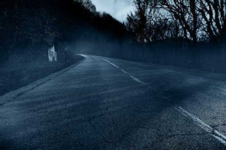 বর্তমানে শিমলার যে জমির উপর স্কুলটি রয়েছে, সেই অঞ্চলে আগে নাকি কবরস্থান ছিল। স্থানীয়দের দাবি, ব্রিটিশ ভারতে সেই জমিতে শিশুদের কবর দেওয়া হত। বর্তমানে সেই জমির উপরেই স্কুলের খেলার মাঠ রয়েছে।