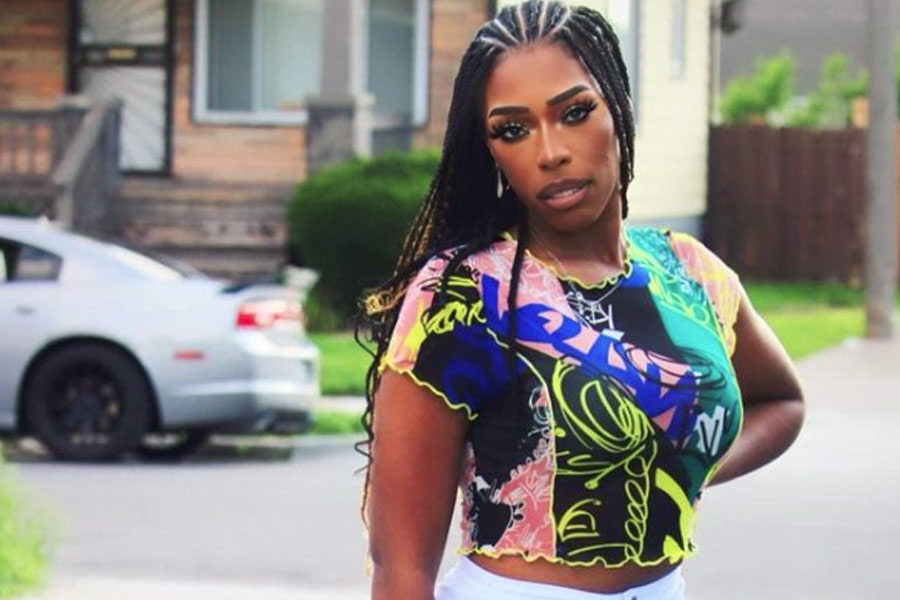 এক স্থানীয় সংবাদমাধ্যমে ডমোনিক বলেন, ‘‘ওই অভিভাবকেরা আমার নামে ক্রমাগত অভিযোগ জানাতে থাকে। তার আগে পর্যন্ত কেউ জানত না যে আমি একজন র‌্যাপার।’’