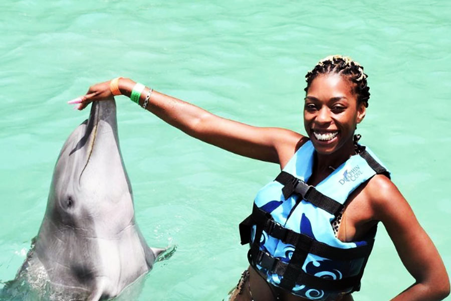 ওই ভিডিয়োর জন্য ডোমনিক প্রশংসাও কুড়িয়েছেন। বৃদ্ধি পেয়েছে সমাজমাধ্যমে তাঁর ফলোয়ারের সংখ্যাও। অনেক ছাত্র-ছাত্রী তাঁকে স্কুলে পুর্নবহাল করার দাবিও তুলেছে।