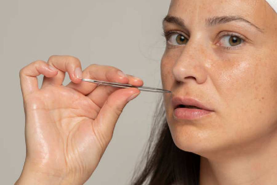 How to keep upper lips clean without threading