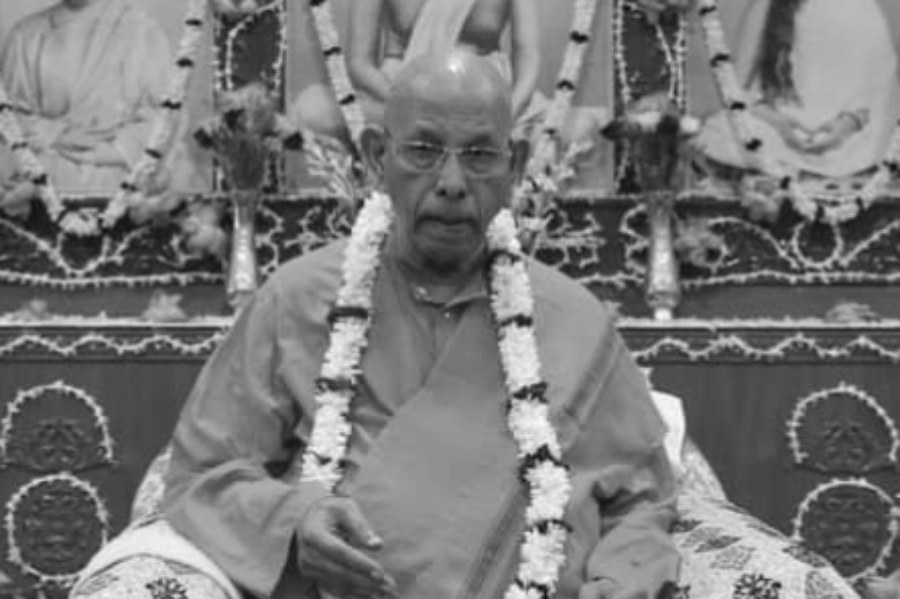 স্বামী স্মরণানন্দ মহারাজ।