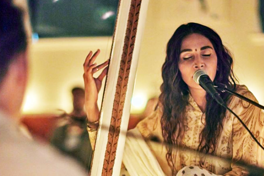 Meet bollywood actress Monica Dogra, who came out as pansexual and was secretly married