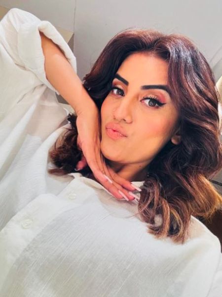 Akshara Singh flaunts short hair style in her latest photos dgtl