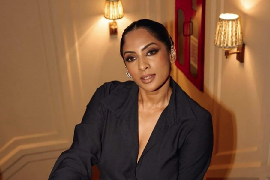 চেন্নাইয়ের স্কুল এবং কলেজে পড়াশোনা শেষ করেন শ্রেয়া। স্কুলে পড়াকালীন বিভিন্ন জায়গা থেকে মডেলিংয়ের প্রস্তাব পান তিনি। কিন্তু তাঁর বাবা চাইতেন, পড়াশোনা শেষ করে নিজের কেরিয়ার গড়ে তুলুন শ্রেয়া। তাই মডেলিংয়ে নামতে দেননি তাঁকে।