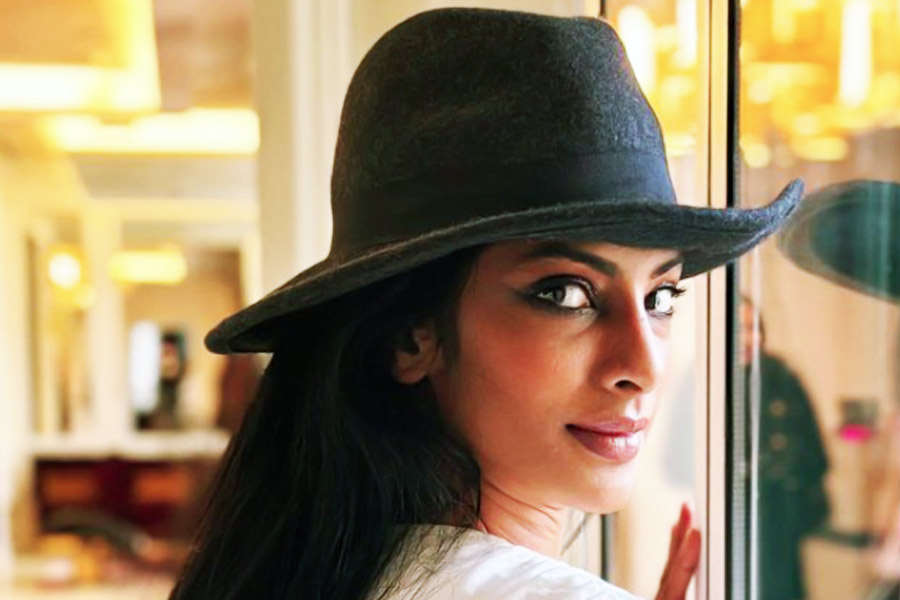 দু’বছর বিক্রমের সঙ্গে সম্পর্কে থাকার পর সাত পাকে বাঁধা পড়েন দু’জনে। ২০০৮ সালের ৯ মার্চ চেন্নাইয়ে বিয়ে করেন দুই তারকা। ২০০৮ সালে মুক্তিপ্রাপ্ত ‘কাঞ্চিভরম’ ছবিতে অভিনয় করেন শ্রেয়া। যথেষ্ট প্রশংসাও কুড়োন তিনি।