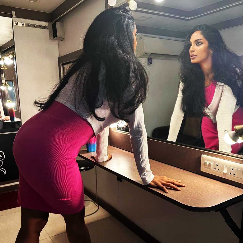 বড় পর্দার পাশাপাশি ওটিটির পর্দাতেও পা রেখেছেন শ্রেয়া। অ্যামাজ়ন প্রাইম ভিডিয়ো ওটিটি প্ল্যাটফর্মে মুক্তিপ্রাপ্ত ‘সুজল’ নামের একটি তামিল ওয়েব সিরিজ়ে অভিনয় করেছেন শ্রেয়া।