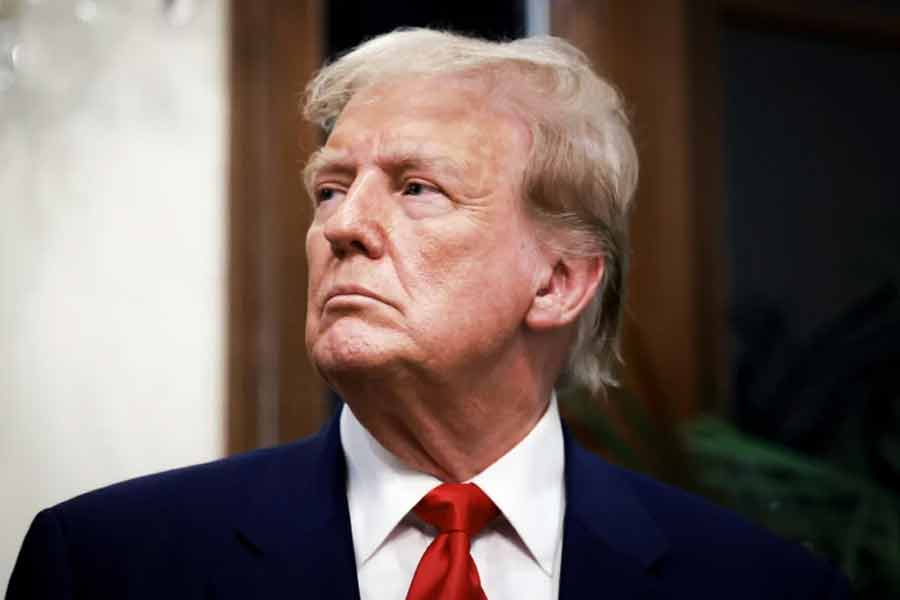 টরন্টো সরকারের সেই নতুন করের সমালোচনা করেছেন আমেরিকার প্রাক্তন প্রেসিডেন্ট ডোনাল্ড ট্রাম্পের পুত্র-সহ আরও অনেকে। তিনি ‘এক্স (সাবেক টুইটার)’ হ্যান্ডলে লিখেছেন, ‘‘আমি নিশ্চিত যে, এরা মানুষের উপর শুধুমাত্র ‘বৃষ্টি কর’ চাপিয়েই থামবে না। অদূর ভবিষ্যতে তারা যা চায়, তা-ই বাজেয়াপ্ত করে নেবে।’’