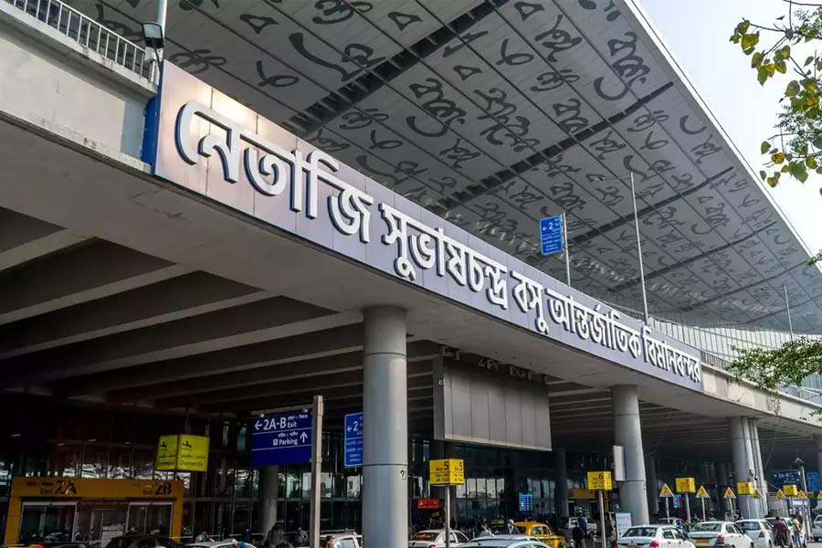 A CISF jawan allegedly attempted suicide and shot himself in Kolkata Airport