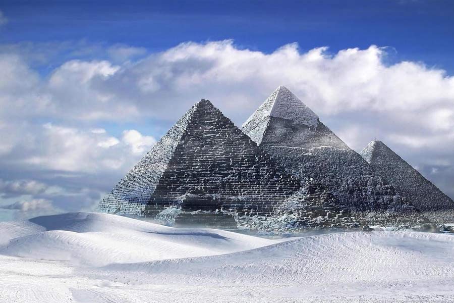 আবার অনেকের মতে, পিরামিড-সদৃশ ওই কাঠামোর নেপথ্যে রয়েছে গোপন সংগঠন ‘ইলুমিনাটি’। আবার অনেকে মনে করছেন, মানুষই ওই পিরামিড সেখানে তৈরি করেছে।