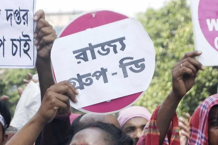 রাজ্যের স্কুল সার্ভিস কমিশনের বিভিন্ন বিভাগে নিয়োগে দুর্নীতির মামলাগুলি অভিজিতের এজলাসে উঠেছিল। গ্রুপ সি, গ্রুপ ডি কর্মী নিয়োগ, নবম-দশম শ্রেণির শিক্ষক নিয়োগ, একাদশ-দ্বাদশের শিক্ষক নিয়োগ মামলায় কড়া এবং দৃষ্টান্তমূলক নির্দেশ দিয়েছেন তিনি। 