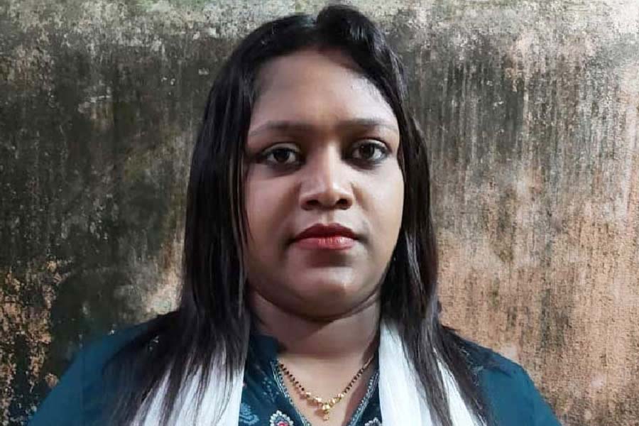 অঙ্কিতার চাকরি বাতিলের নির্দেশ দেন বিচারপতি গঙ্গোপাধ্যায়। তাঁকে দীর্ঘ সময়ের বেতনও ফেরত দিতে বলা হয়। সেই চাকরি এবং বেতন পান ববিতা সরকার। পরে অবশ্য তাঁর চাকরিও বাতিল হয়।