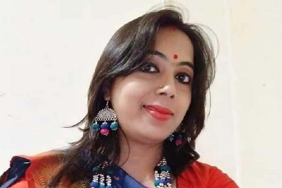 দুর্নীতির প্রমাণ পেয়ে ববিতার চাকরি বাতিল করে বেতন এবং নিয়োগ শিলিগুড়ির প্রার্থী অনামিকা রায়কে দেন অভিজিৎ। গত সেপ্টেম্বর থেকে শিলিগুড়ির আমবাড়ির হরিহর উচ্চ বিদ্যালয়ে পড়াচ্ছেন তিনি। 