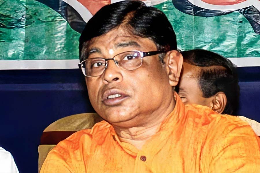 প্রাথমিক মামলায় ৩২ হাজার চাকরি বাতিলের নির্দেশ দিয়েছিলেন অভিজিৎ। প্রাথমিক শিক্ষা পর্ষদের সভাপতি পদ থেকে মানিক ভট্টাচার্যকে অপসারণের নির্দেশ দেন তিনি। পরে ইডি তাঁকে গ্রেফতার করে। 