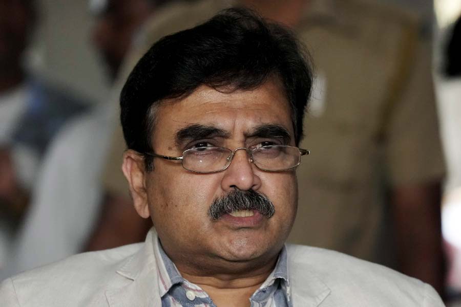 বিচারপতি গঙ্গোপাধ্যায়ের বেঞ্চের অধিকাংশ নির্দেশের বিরুদ্ধেই ডিভিশন বেঞ্চে গিয়েছিল রাজ্য। দেখা গিয়েছে, প্রায় প্রতি ক্ষেত্রে তাঁর নির্দেশে স্থগিতাদেশ দেওয়া হয়েছে। যদিও নির্দেশগুলি খারিজ হয়নি। 