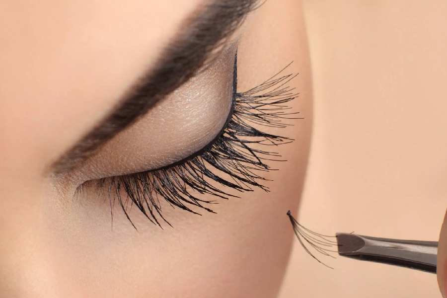 Possible reasons your eyelashes are falling out and how to fix