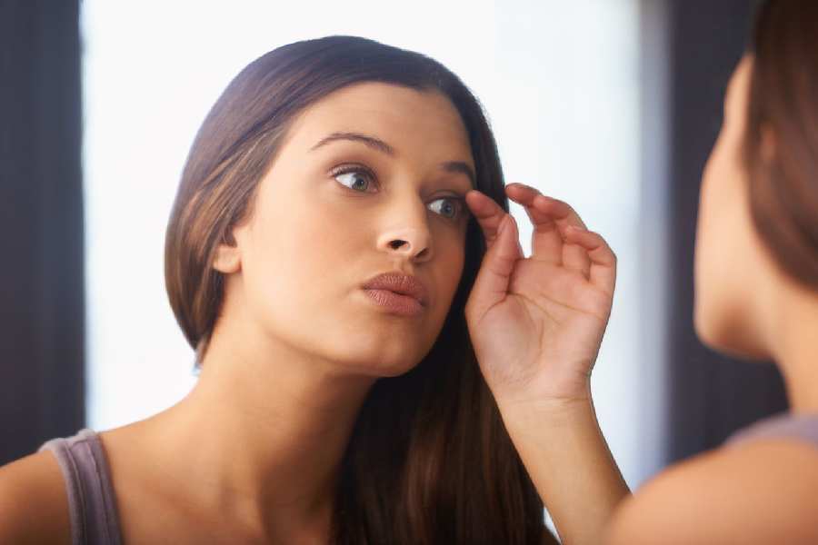Possible reasons your eyelashes are falling out and how to fix