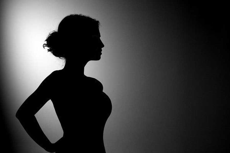 উপার্জনের নিরিখে হিন্দি ধারাবাহিকজগতের তারকারা বড় পর্দার তারকাদের থেকে খুব একটা পিছিয়ে নেই। কপিল শর্মা থেকে হিনা খান, রূপালি গঙ্গোপাধ্যায় থেকে রাম কপূর— টেলিপাড়ার সর্বোচ্চ পারিশ্রমিকপ্রাপ্ত তারকাদের তালিকায় ইতিমধ্যেই নাম লিখিয়ে ফেলেছেন। 