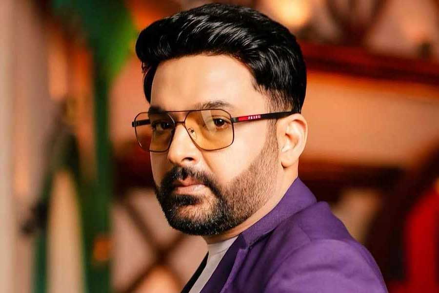 টেলিপাড়ার অন্দরমহল সূত্রে জানা যায়, কপিল, হিনারা প্রতি পর্বে অভিনয় করে লক্ষের ঘরে উপার্জন করেন। কিন্তু ছোট পর্দায় এমন এক তারকা রয়েছেন যিনি পারিশ্রমিকের নিরিখে বড় পর্দার নামজাদা তারকাদেরও টেক্কা দেন।