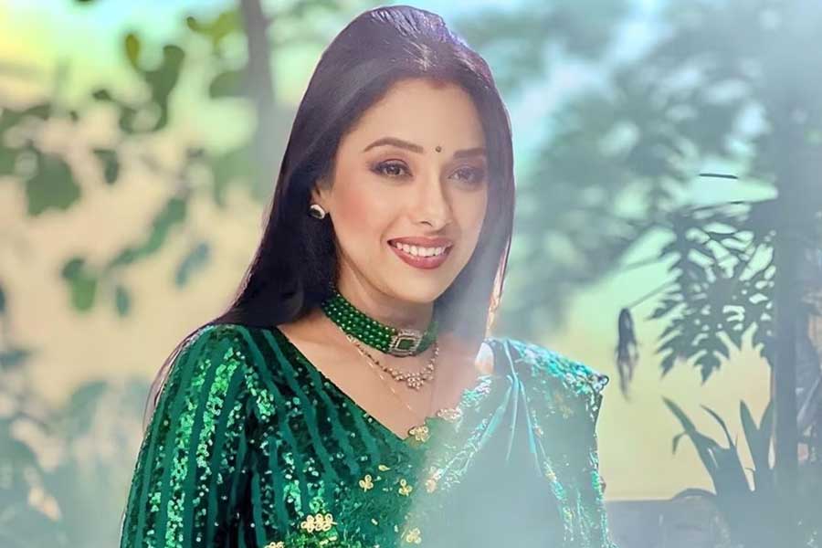 টেলিজগৎ সূত্রে খবর, ‘অনুপমা’ নামের হিন্দি ধারাবাহিকে অভিনয় করে ছোট পর্দার সর্বোচ্চ উপার্জনকারী তারকার তালিকায় নাম লিখিয়েছেন বাঙালি অভিনেত্রী রূপালি গঙ্গোপাধ্যায়।