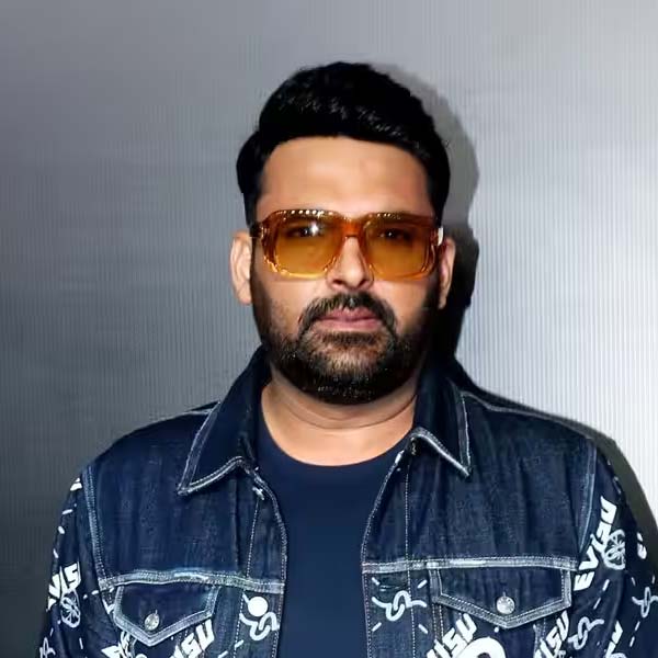 ‘কিস কিস কো প্যার করুঁ’, ‘জুইগ্যাটো’, ‘বিক্রম বেধা’র মতো ছবিতে অভিনয় করেন কপিল। সম্প্রতি ‘ক্রু’ নামের একটি ছবি প্রেক্ষাগৃহে মুক্তি পেয়েছে। করিনা কপূর খান, তব্বু এবং কৃতি শ্যানন অভিনীত এই ছবিতে দিলজিৎ দোসাঞ্জের পাশাপাশি অভিনয় করেন কপিল।