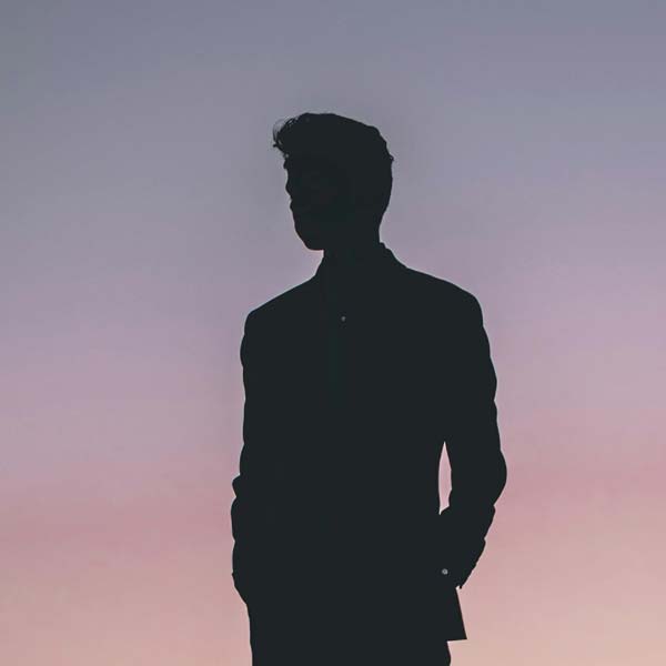 ছোট পর্দায় উপার্জনের ক্ষেত্রে কপিলকেও টপকে গিয়েছেন অন্য তারকা। কোনও হিন্দি ধারাবাহিকে অভিনয় করে নয়, সঞ্চালনার দায়িত্বে দেখা গিয়েছে তাঁকে। ছোট পর্দার তারকাদের মধ্যে সর্বোচ্চ উপার্জনকারীদের তালিকায় শীর্ষে রয়েছে তাঁর নাম। বড় পর্দাতেও জনপ্রিয় তিনি।