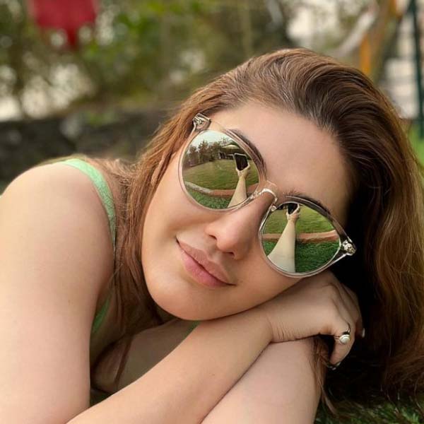 কলেজে পড়াকালীন ‘কাঁটা লগা’ গানের ভিডিয়োয় অভিনয়ের প্রস্তাব পান শেফালি। এক পুরনো সাক্ষাৎকারে তিনি জানিয়েছিলেন, তিনি নিজেকে টেলিভিশনের পর্দায় দেখতে চেয়েছিলেন। মিউজ়িক ভিডিয়োয় অভিনয় করার জন্য উৎসাহী ছিলেন অভিনেত্রী। কিন্তু বাবা-মা রাজি ছিলেন না।