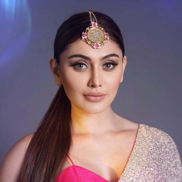 ২০০৯ সালে হরমিতের সঙ্গে বিবাহবিচ্ছেদ হয় শেফালির। অভিনেত্রীর দাবি, তাঁর উপর শারীরিক এবং মানসিক অত্যাচার করতেন হরমিত। থানায় হরমিতের বিরুদ্ধে নাকি অভিযোগও দায়ের করেছিলেন তিনি।