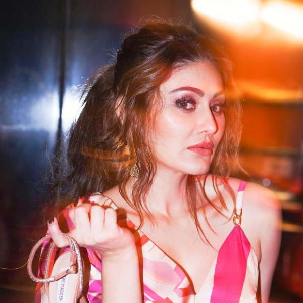 ২০০৮ সালে ‘বুগি উগি’ রিয়্যালিটি শোয়ে দেখা যায় শেফালিকে। কানাঘুষো শোনা যায়, বিচ্ছেদের পর হিন্দি ধারাবাহিকের অভিনেতা সিদ্ধার্থ শুক্লের সঙ্গেও নাকি সম্পর্কে জড়িয়ে পড়েন তিনি। কিন্তু সেই সম্পর্কেও ইতি টানেন দুই তারকা।