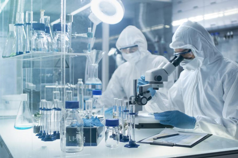 রাশিয়া-ইউক্রেন যুদ্ধের আবহে পশ্চিমি দেশগুলির অনেক নামীদামি ওষুধ সংস্থা রাশিয়ায় ওষুধ পাঠানো এবং বিনিয়োগ বন্ধ করেছে।