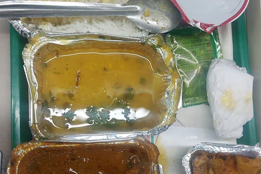 Insects leg in dal served in vande bharat express dgtl