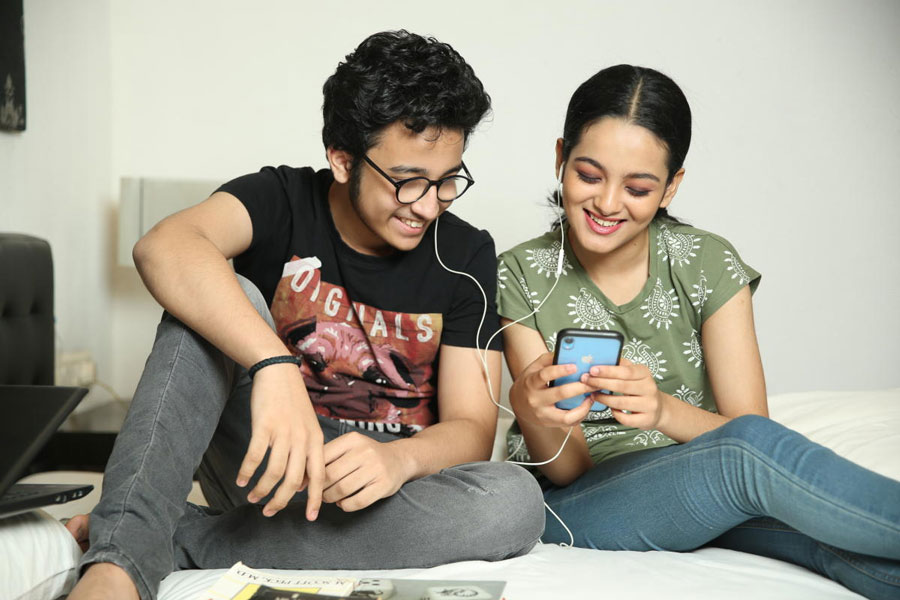 যশোজিৎ বন্দ্যোপাধ্য়ায় এবং পূজিতা বন্দ্যোপাধ্যায়।