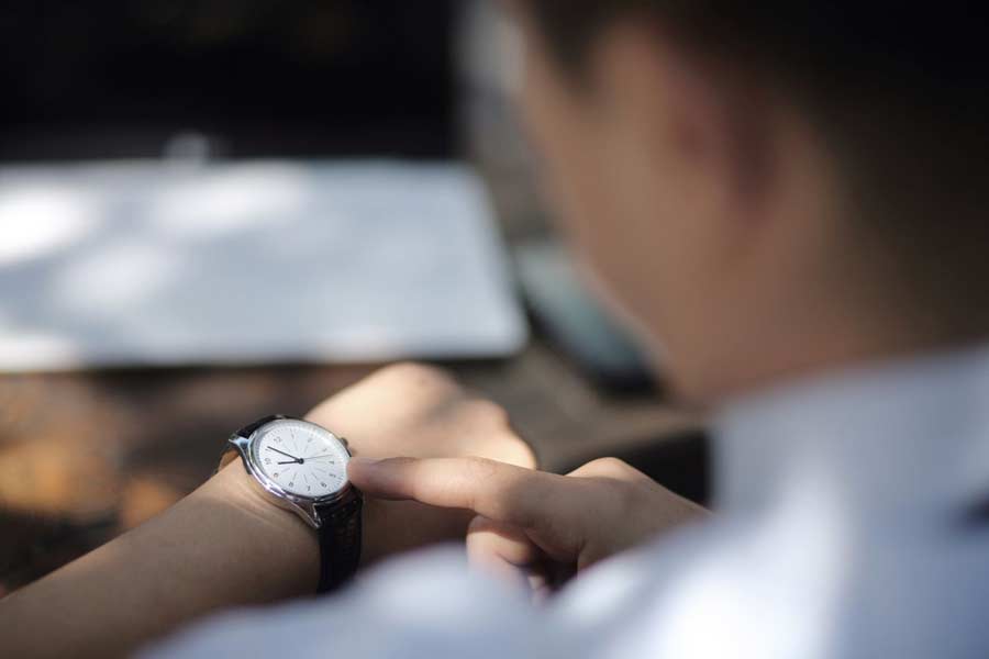 কিন্তু কেন দিকনির্ণায়ক উপগ্রহে পারমাণবিক ঘড়ি প্রয়োজন? দিকনির্ণায়ক উপগ্রহগুলি দিক এবং দূরত্ব নির্ধারণ করে। সেই দূরত্ব নির্ভুল ভাবে নির্ধারণ করতে পরমাণু ঘড়ির প্রয়োজন।