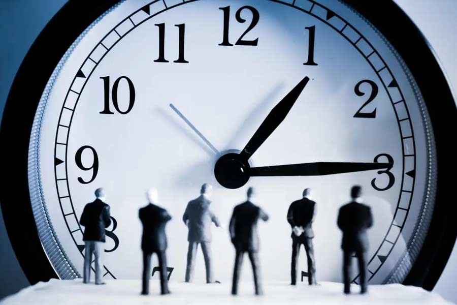 সর্বাধিক জনপ্রিয় এবং বহুল ব্যবহৃত পরমাণু ঘড়িগুলিতে সিজ়িয়াম পরমাণু ব্যবহার করা হয়। কিন্তু ইসরোর পরমাণু ঘড়িতে রুবিডিয়াম পরমাণু ব্যবহার করা হয়েছে।