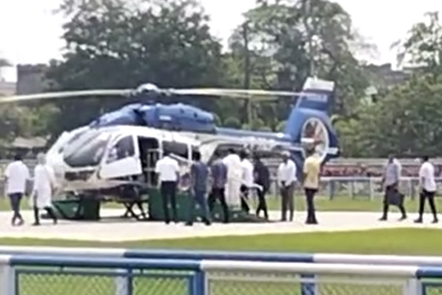ডুমুরজোলার হেলিপ্যাড থেকে রওনা দিলেন মমতা বন্দ্যোপাধ্যায়।