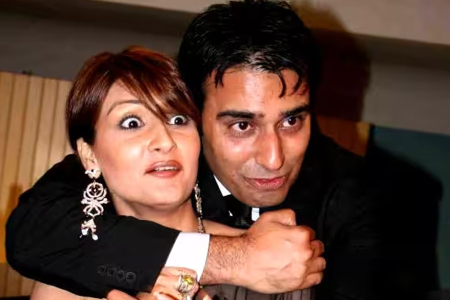 ২০০১ সালে ‘সঞ্জীবনী’ নামে একটি হিন্দি ধারাবাহিকের সম্প্রচার শুরু হয়। চিকিৎসকদের পেশাগত এবং ব্যক্তিগত জীবনই এই ধারাবাহিকের চিত্রনাট্যের মূল বিষয়বস্তু ছিল। এই ধারাবাহিকের সম্প্রচার শুরু হলেও একটি বিশেষ চরিত্রের জন্য কোনও অভিনেতাকে পছন্দ হচ্ছিল না নির্মাতাদের।