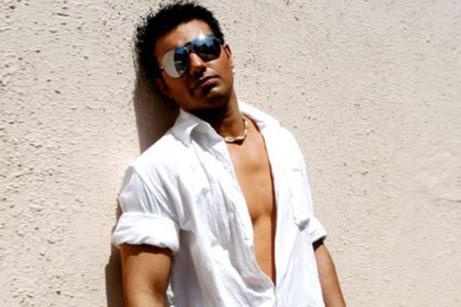 প্রায় এক দশক ছোট পর্দায় অভিনয় করে জনপ্রিয় হয়ে ওঠেন সঞ্জীত। কানাঘুষো শোনা যায়, বড় পর্দায় অভিনয় নিয়েও চিন্তাভাবনা শুরু করেছিলেন তিনি। এমনকি শুরু করে দিয়েছিলেন প্রস্তুতিও। কিন্তু স্বপ্নপূরণ হয়নি।