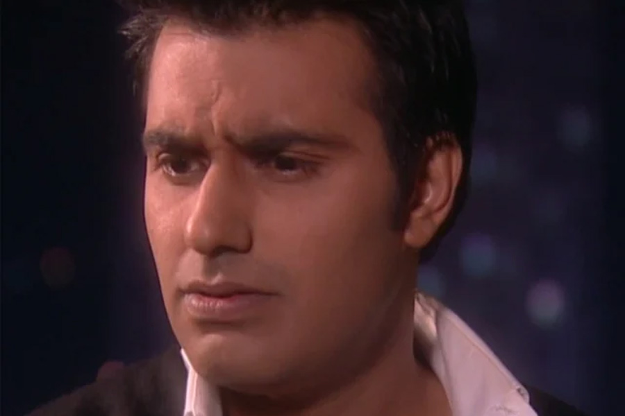 ৩৬ বছর বয়সে পা দেওয়ার পর অভিনয়ের পাশাপাশি সমাজসেবার সঙ্গেও যুক্ত হন সঞ্জীত। কিন্তু হঠাৎ দুর্বল হয়ে পড়ে অভিনেতার স্বাস্থ্য। জ্বর নিয়ে হাসপাতালে ভর্তি হন তিনি। স্বাস্থ্যপরীক্ষা করে জানা যায়, ম্যালেরিয়ায় আক্রান্ত হয়েছেন তিনি।