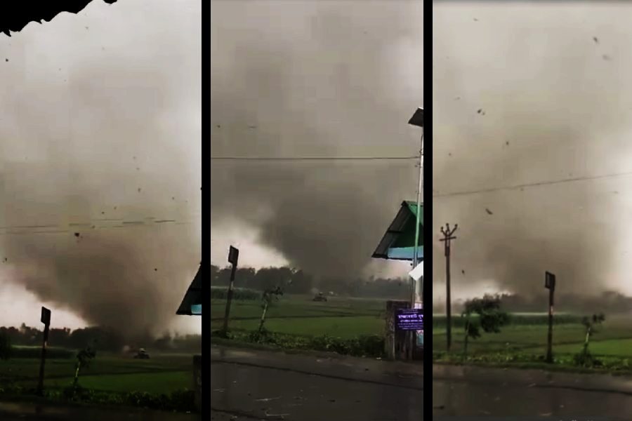 ভাইরাল হওয়া ভিডিয়ো থেকে নেওয়া ঝড়ের ছবি।