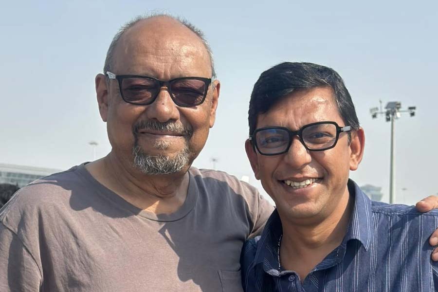 Bangladeshi actor Chanchal Chowdhury remembers meeting Anjan Dutt at Dhaka airport