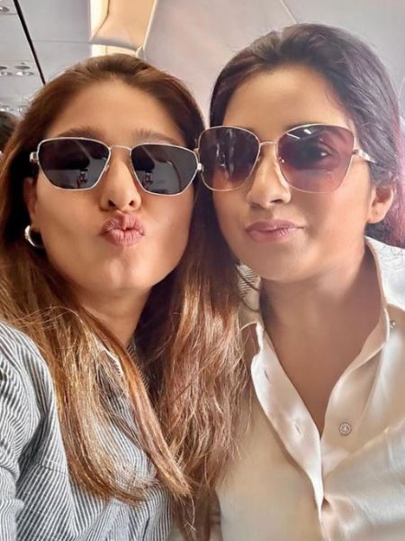 Sunidhi Chauhan and Shreya Ghoshal shared selfie from flight dgtl
