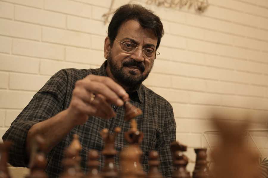 Rituparna Sengupta and Chiranjit Chattopadhyay giving interview on the film “DABARU” based on famous chess player Suryashekhar Ganguly